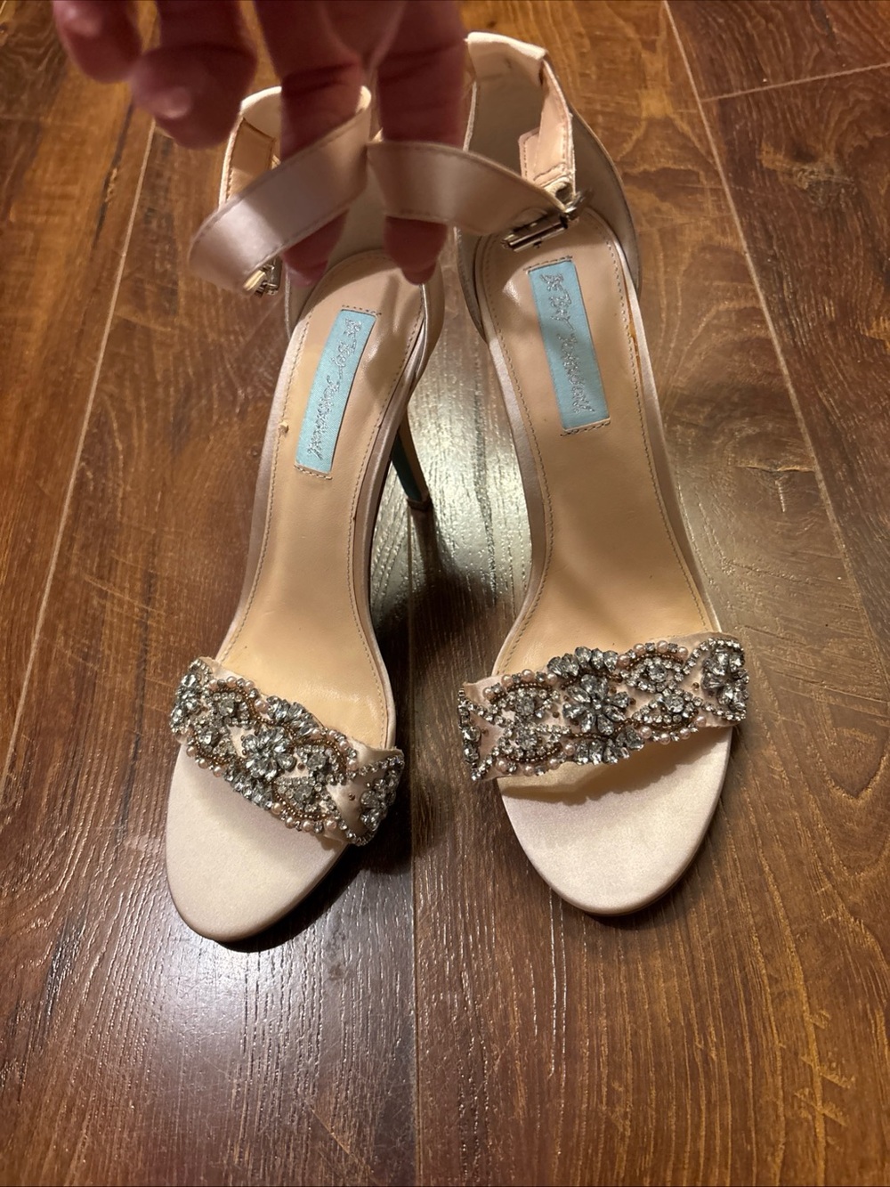 Blue By Betsey Johnson SB Gina Champagne heels women's size 8M